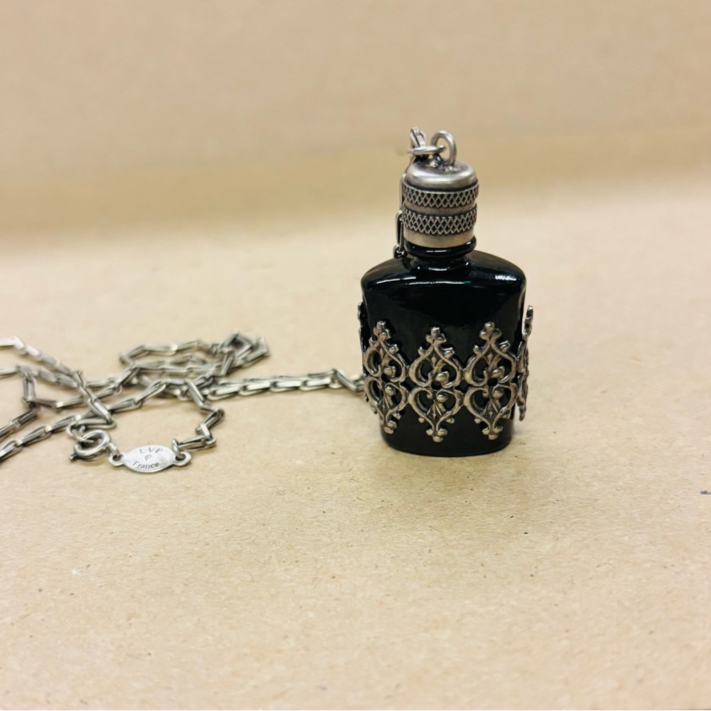 Elegant Black and Silver Perfume Necklace